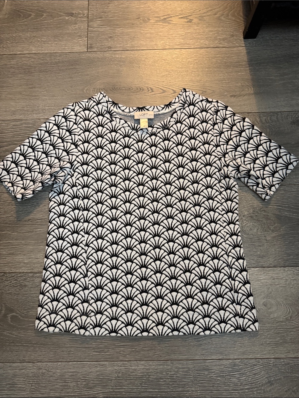 LOFT Black & White Scallop-Pattern Short Sleeve Top